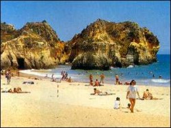 Den v�lk�nda stranden Praya de Rocha